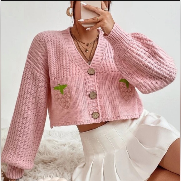 Cute strawberry cropped cardigan - Picture 5 of 6